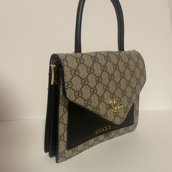 AUTHENTICATED Gucci canvas and leather purse - Picture 1 of 6